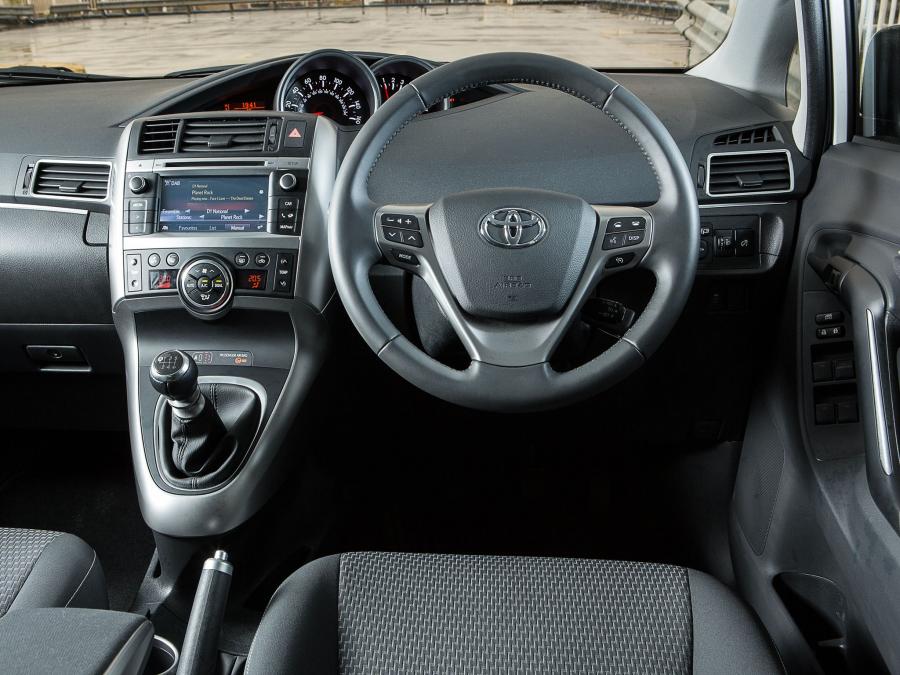  Toyota Verso 2013 года  (UK) (фото 21 из 27)